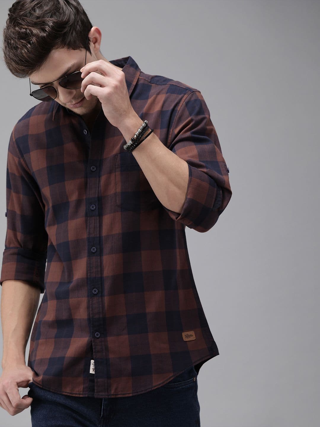 Roadster Men Navy Blue & Rust Red Regular Fit Checked Casual Shirt