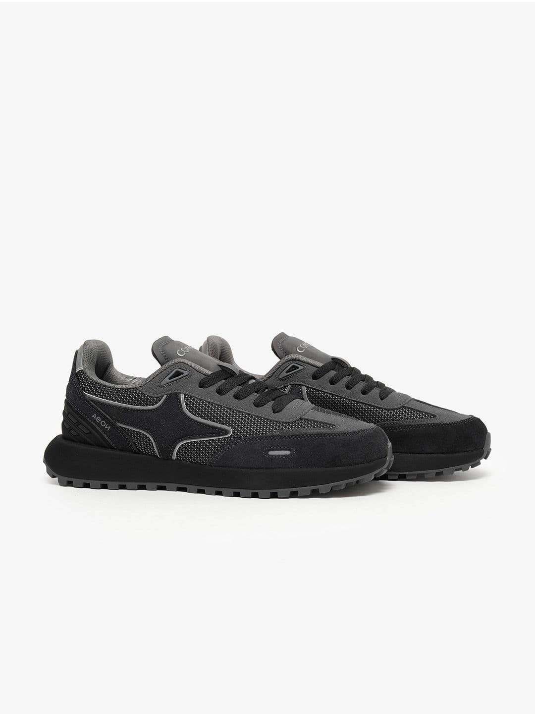 Comet Unisex Aeon V2 Carbon Sneaker