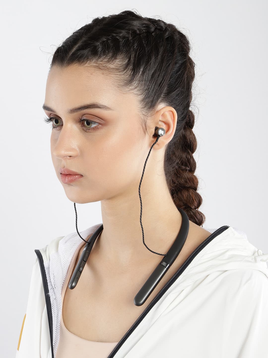 Buy JBL Unisex Black LIVE200 Bluetooth Wireless Earphones - Headphones for Unisex 7224129 | Myntra
