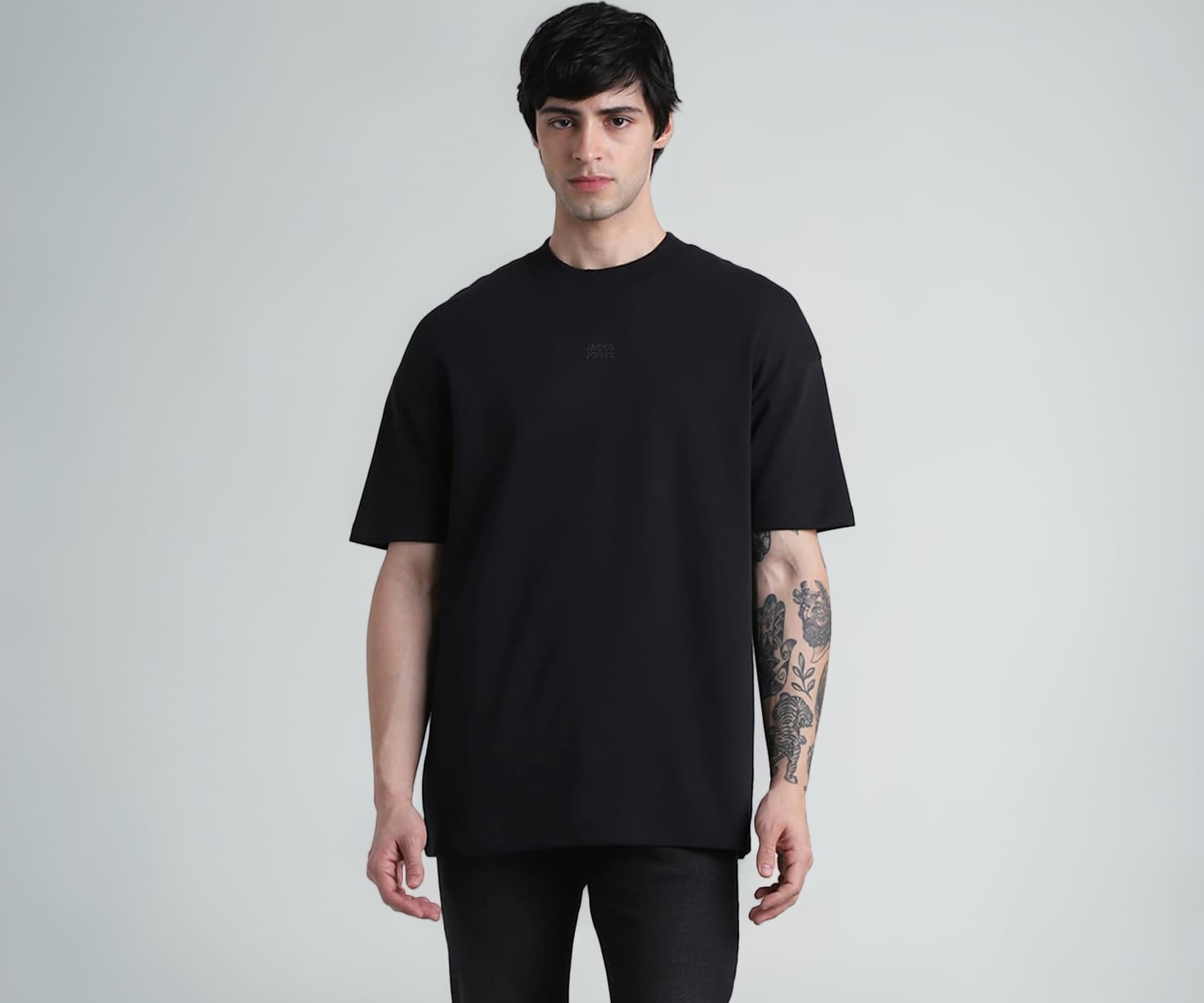 Jack & Jones Men's Solid Boxy Fit Round Neck T-Shirt