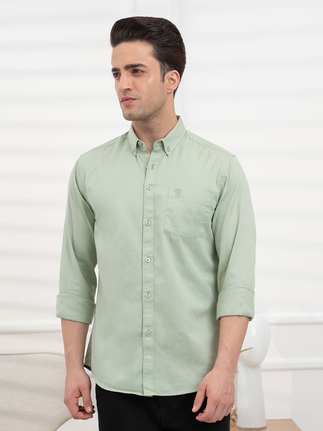 Men Regular Fit Solid Button Down Collar Casual Shirt